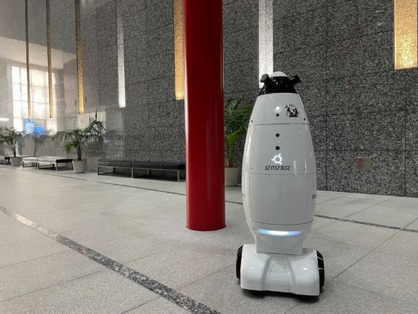 SEQSENSE、東京建物が警備ロボット『SQ-2』の実証実験をオリナスタワー、新宿センタービルで実施