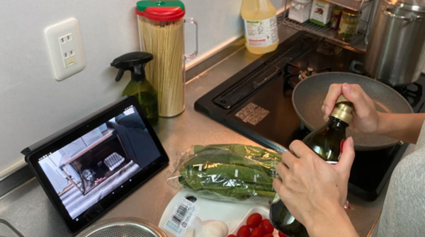 ペットとの生活にEcho ShowやFireタブレットなどAlexaデバイスを活用する方法　Amazonが社員3名の暮らしをブログで公開