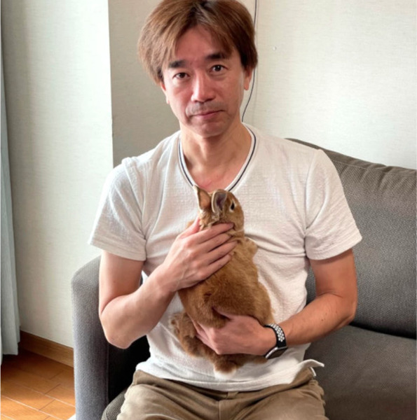 ペットとの生活にEcho ShowやFireタブレットなどAlexaデバイスを活用する方法　Amazonが社員3名の暮らしをブログで公開