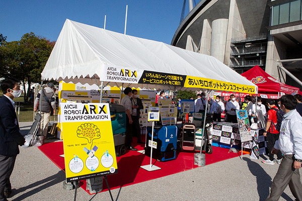 スタジアムの来場者をロボットがお出迎え、ギャラリーを自律移動ロボットが除菌作業・効果を確認 【ARX レポート(2)】