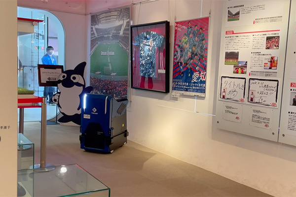スタジアムの来場者をロボットがお出迎え、ギャラリーを自律移動ロボットが除菌作業・効果を確認 【ARX レポート(2)】