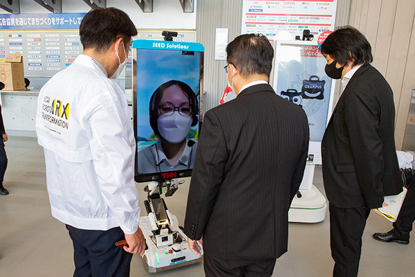 スタジアムの来場者をロボットがお出迎え、ギャラリーを自律移動ロボットが除菌作業・効果を確認 【ARX レポート(2)】