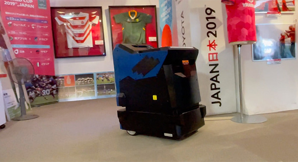 スタジアムの来場者をロボットがお出迎え、ギャラリーを自律移動ロボットが除菌作業・効果を確認 【ARX レポート(2)】