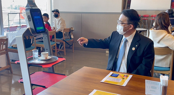 デリバリー＆配膳ロボット最前線　スタジアム内のレストランやVIPルームで新機能の実証実験　Echoと連携も【ARX レポート(3)】