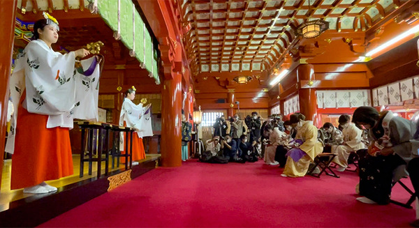 ソニー「アイボの七五三」を神田明神で開催　「二礼二拍手一礼」を覚えたaiboも公開、境内はオーナー達で賑わう