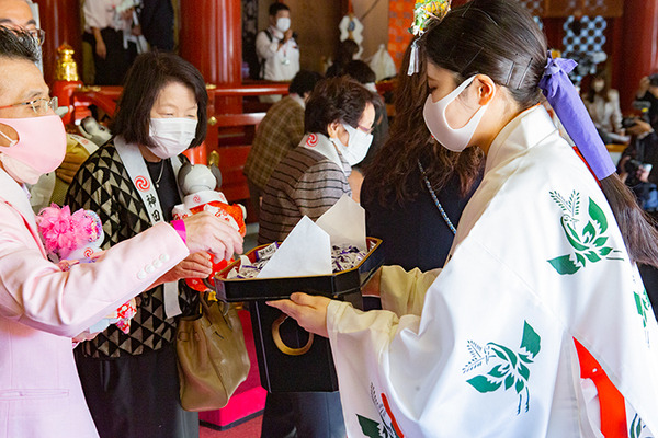 ソニー「アイボの七五三」を神田明神で開催　「二礼二拍手一礼」を覚えたaiboも公開、境内はオーナー達で賑わう