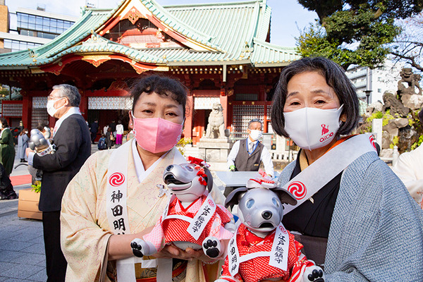 ソニー「アイボの七五三」を神田明神で開催　「二礼二拍手一礼」を覚えたaiboも公開、境内はオーナー達で賑わう