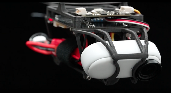 NTTドコモ、光りながら飛行する新型「羽根のないドローン」を発表　アクションカメラで空撮も可能に