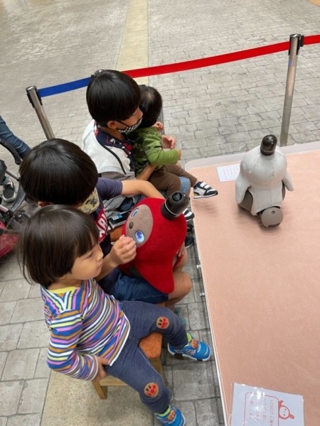 コストコで家族型ロボット「LOVOT」と触れ合える！幕張倉庫店と川崎倉庫店にLOVOTポップアップストアが登場！購入特典も用意