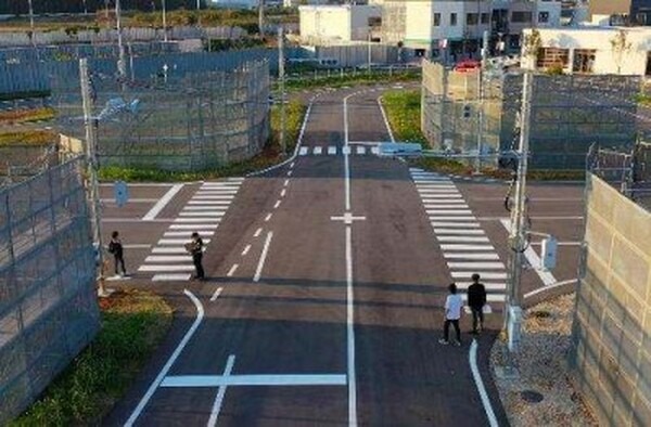 ドコモが自動運転車向け「V2X」の実証実験環境を提供　5.9GHz帯セルラーで自動運転支援サービス見据え　柏の葉キャンパス周辺で