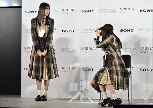 乃木坂46 齋藤飛鳥/梅澤美波/遠藤さくら/賀喜遥香がVRコンテンツをXperia Viewで体験「VR映像で見てみたいものはなに?」