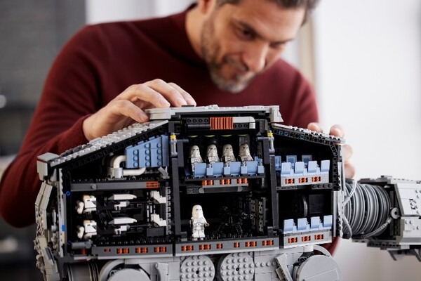 高さ約62cm「レゴ スター・ウォーズ AT-AT」ホスの戦いを完全再現！ルークなど9体のミニフィグとアクセサリー付き