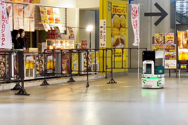 キビキビ動く豊田自動織機の自動搬送ロボット「AiR-T」とセコムの警備ロボット「cocobo」【ARX レポート(4)】
