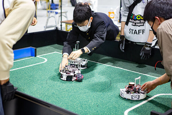AI×ロボットの国際競技大会/展示イベントに家族連れ多数、活気で溢れる「ロボカップアジアパシフィック2021あいち」現地レポート
