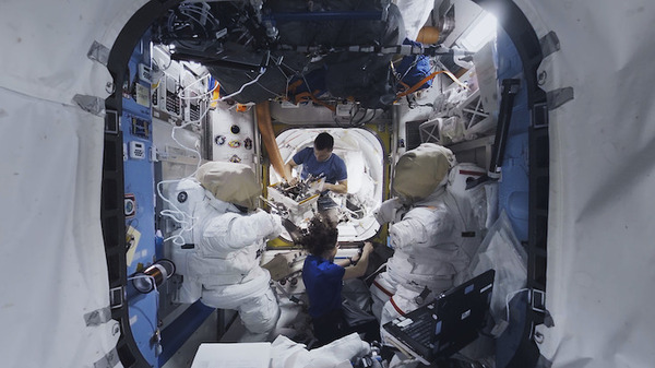 KDDI、国際宇宙ステーションISSの360度カメラ映像で宇宙生活を体感できるVR動画を配信開始　船外活動の様子も初登場
