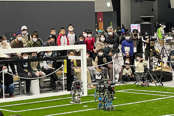 サッカー/生活支援/災害救助/産業革命4.0/ドローン 将来の社会実装に繋がる自律ロボットの競技大会「ロボカップ」 写真と動画で紹介