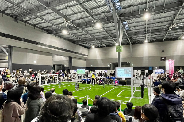 サッカー/生活支援/災害救助/産業革命4.0/ドローン 将来の社会実装に繋がる自律ロボットの競技大会「ロボカップ」 写真と動画で紹介