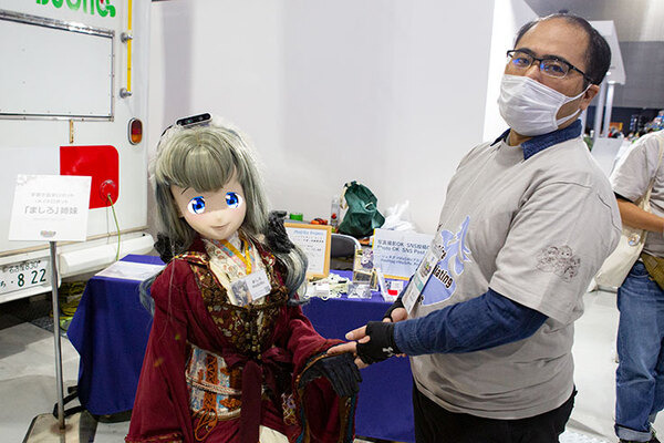 身長125cmのメイド少女ロボット3姉妹が登場！手をつないで歩こう「いつかメイドロボ喫茶を作りたい」MaSiRo Project