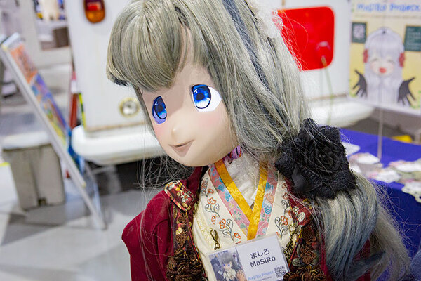 身長125cmのメイド少女ロボット3姉妹が登場！手をつないで歩こう「いつかメイドロボ喫茶を作りたい」MaSiRo Project