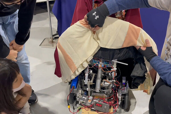 身長125cmのメイド少女ロボット3姉妹が登場！手をつないで歩こう「いつかメイドロボ喫茶を作りたい」MaSiRo Project