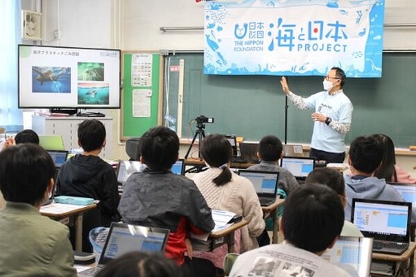 「Scratchで作るプラごみ回収ロボット」イエロー ピン プロジェクトが出前授業を実施 5年生3クラス(88名)が体験