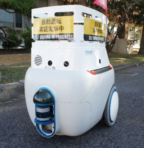川崎重工とティアフォー開発の自動搬送ロボットが生活必需品を配送　2種類のロボットを同時に制御する実証実験