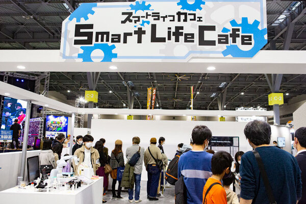 五平餅を焼いて、クレープを作り、抹茶を点てる調理ロボットたち　「スマートライフカフェ」のシェフは協働ロボット「COBOTTA」