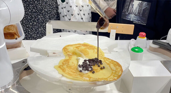 五平餅を焼いて、クレープを作り、抹茶を点てる調理ロボットたち　「スマートライフカフェ」のシェフは協働ロボット「COBOTTA」