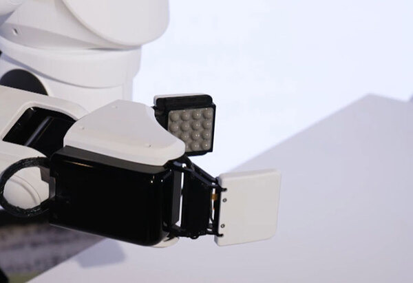 【速報】ソニーが世界初のロボットハンド技術を披露　未知の物をやさしく壊さずつかむマニピュレーター