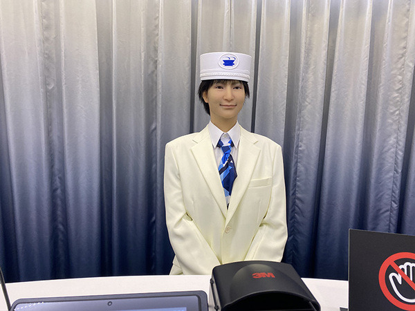 「変なホテル東京」4か所泊まり歩いてみた！受付ロボットの対応はまちまち、世界初のホログラム受付には忍者やイケメン執事も登場