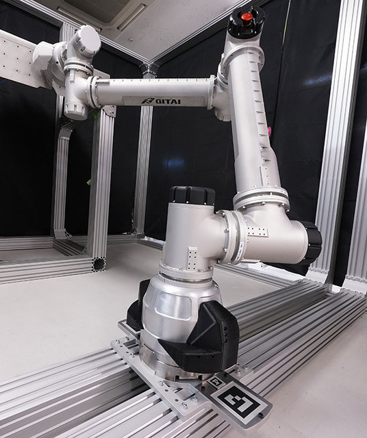 GITAI、トヨタの月面モビリティ「ルナ・クルーザー」向けロボットアームの開発に着手　試作機を公開
