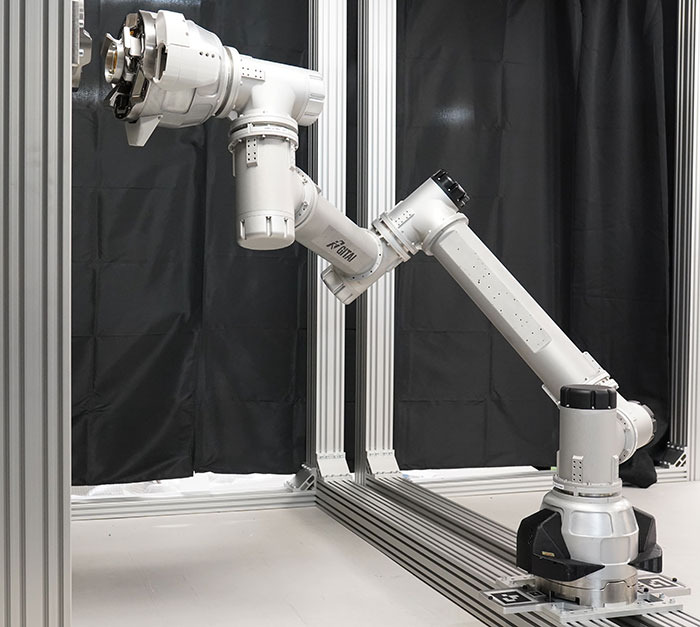 GITAI、トヨタの月面モビリティ「ルナ・クルーザー」向けロボットアームの開発に着手　試作機を公開