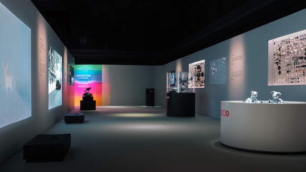 ソニー最先端の「AI×Robotics」を体感　デザイン部門60周年記念「ONE DAY, 2022/2050 Sci-Fi Prototyping」展 12/18から