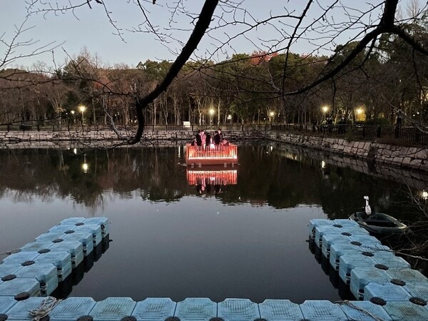 3m四方の床が海や運河・河川を自動で移動 都市型自動運転船「海床ロボット」の実証実験 大阪城で実施