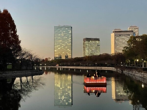 3m四方の床が海や運河・河川を自動で移動 都市型自動運転船「海床ロボット」の実証実験 大阪城で実施