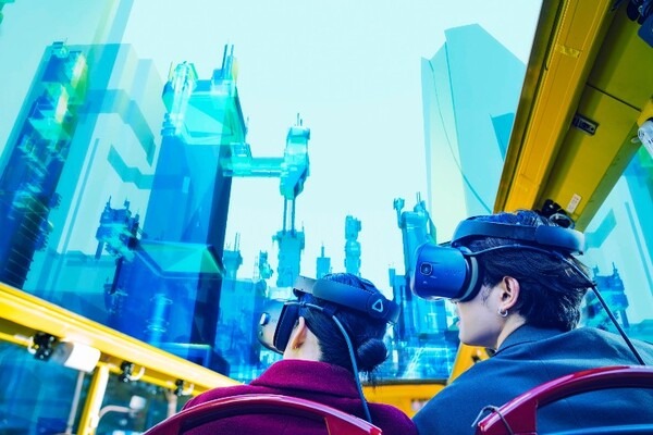 横浜の街を未来が見えるバスが走る！「リアル×ヴァーチャル」ネイキッドと京急、次世代型ツーリズムXRツアーをスタート