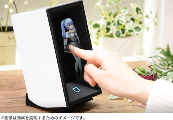 ユピテル 霧島レイがホロ風に浮かび上がる浮遊映像レンズ搭載、エアータッチセンサーでスキンシップ「LVR-01」限定2000台発売