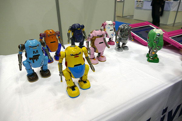 踊る教育用ロボからツアー用モビリティ、ソーラーパネル清掃ロボットまで 「新価値創造展2021」