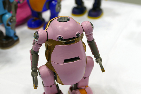 踊る教育用ロボからツアー用モビリティ、ソーラーパネル清掃ロボットまで 「新価値創造展2021」