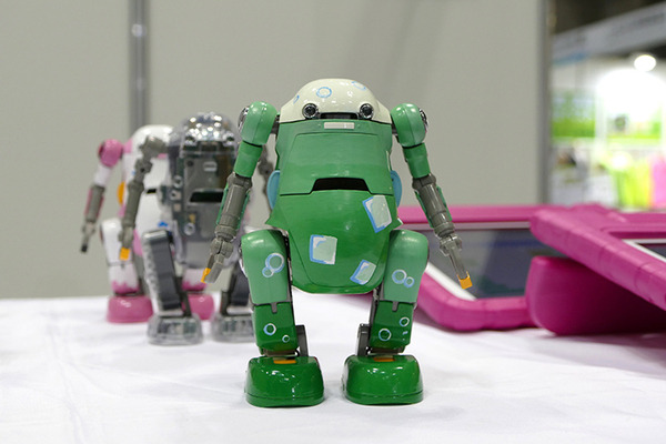 踊る教育用ロボからツアー用モビリティ、ソーラーパネル清掃ロボットまで 「新価値創造展2021」