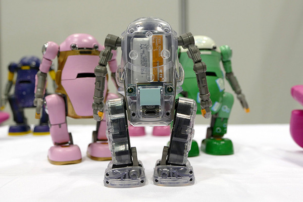 踊る教育用ロボからツアー用モビリティ、ソーラーパネル清掃ロボットまで 「新価値創造展2021」