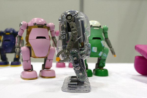 踊る教育用ロボからツアー用モビリティ、ソーラーパネル清掃ロボットまで 「新価値創造展2021」