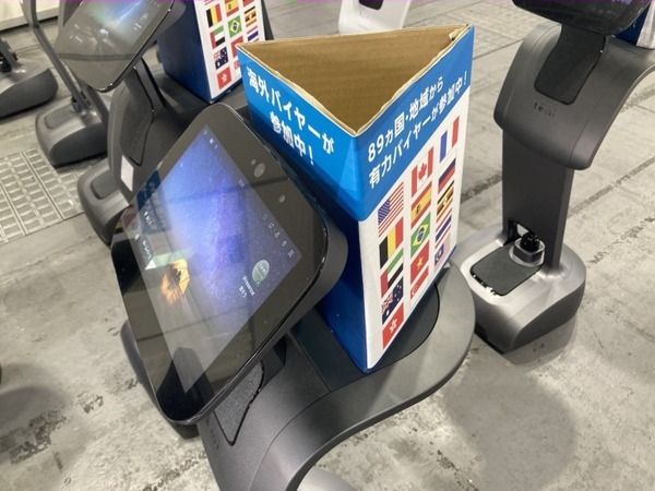 テレロボ「temi」で世界10ヵ国以上の海外バイヤーが展示会に遠隔参加 iPresenceが15台提供、常時5台を稼働
