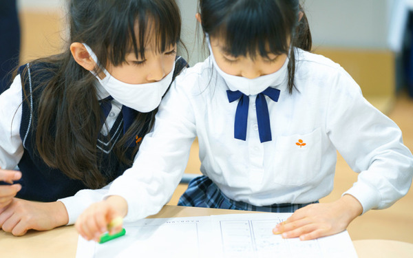 “香り×AI”による次世代教育を小学校1年生が体験 感じ方、表現の違いを学び感性や表現力を育む 愛知教育大学 野田敦敬学長が監修