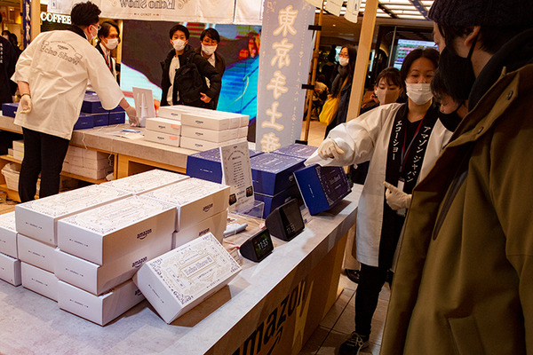 Amazonが東京駅で「Echo Show」を2台セットで販売　帰省の手土産は「いつでも繋がるビデオ通話」特別パッケージ
