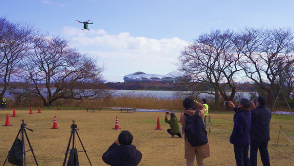 空飛ぶコーヒー　あの有名店のコーヒーを公園にドローン配送するサービスを期間限定で実施