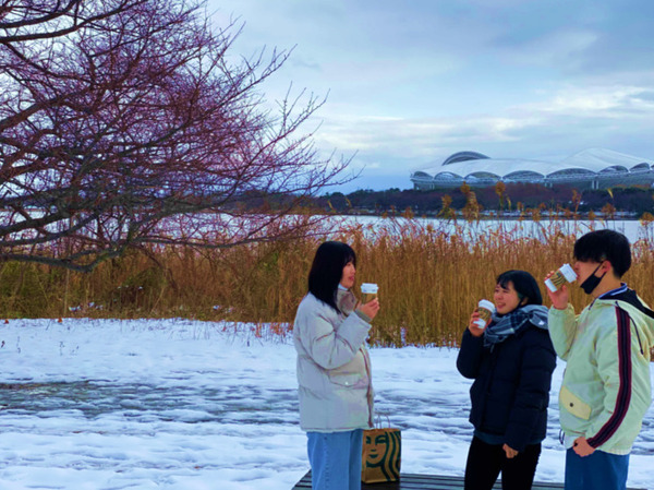 空飛ぶコーヒー　あの有名店のコーヒーを公園にドローン配送するサービスを期間限定で実施