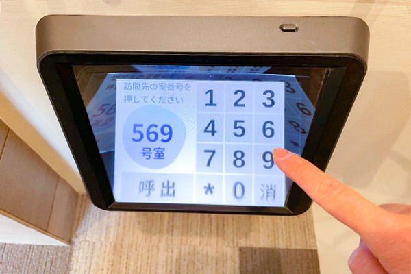 【業界初】飛び出る3D画面で空中タッチ操作「空中タッチインターホン」を公開　大和ハウス/パナソニック/アスカネットが共同実験