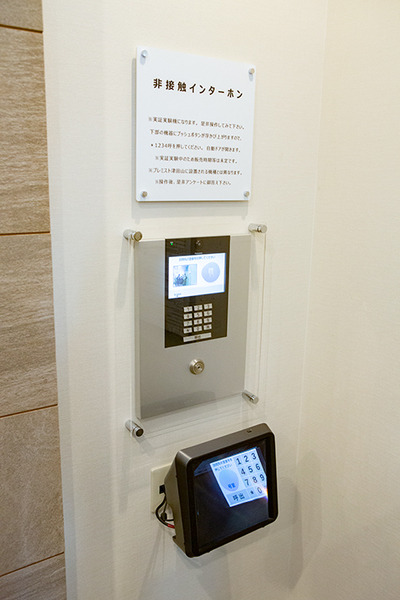 【業界初】飛び出る3D画面で空中タッチ操作「空中タッチインターホン」を公開　大和ハウス/パナソニック/アスカネットが共同実験