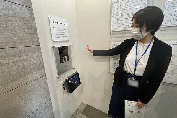 【業界初】飛び出る3D画面で空中タッチ操作「空中タッチインターホン」を公開　大和ハウス/パナソニック/アスカネットが共同実験